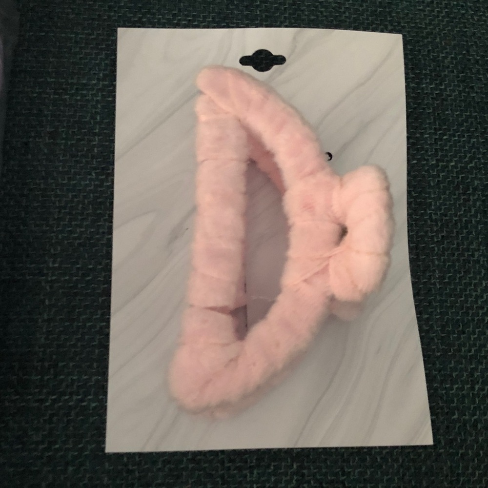 π¦ Comfort Bay Cat Hair Wrap Towel and Pink Hair Clip Set - Picture 2 of 7